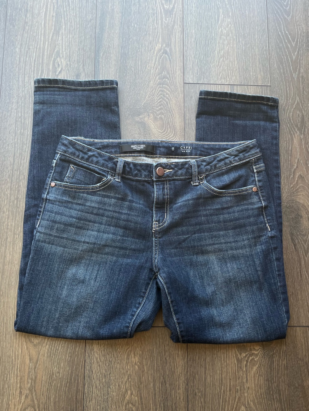 NWOT Simply Vera Vera Wang Mid Rise Capri Jeans